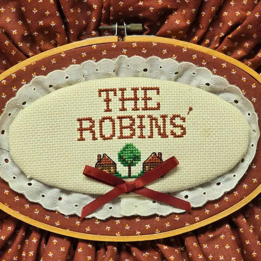 Vintage Hand Made Cross Stitch THE ROBINS Inside a Oval Wooden Hangable Frame